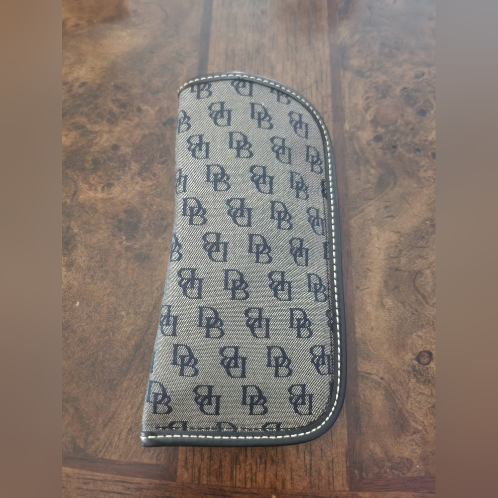Dooney & Bourke eyeglasses / sunglasses case
